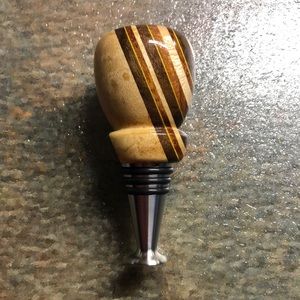Wooden wine stopper